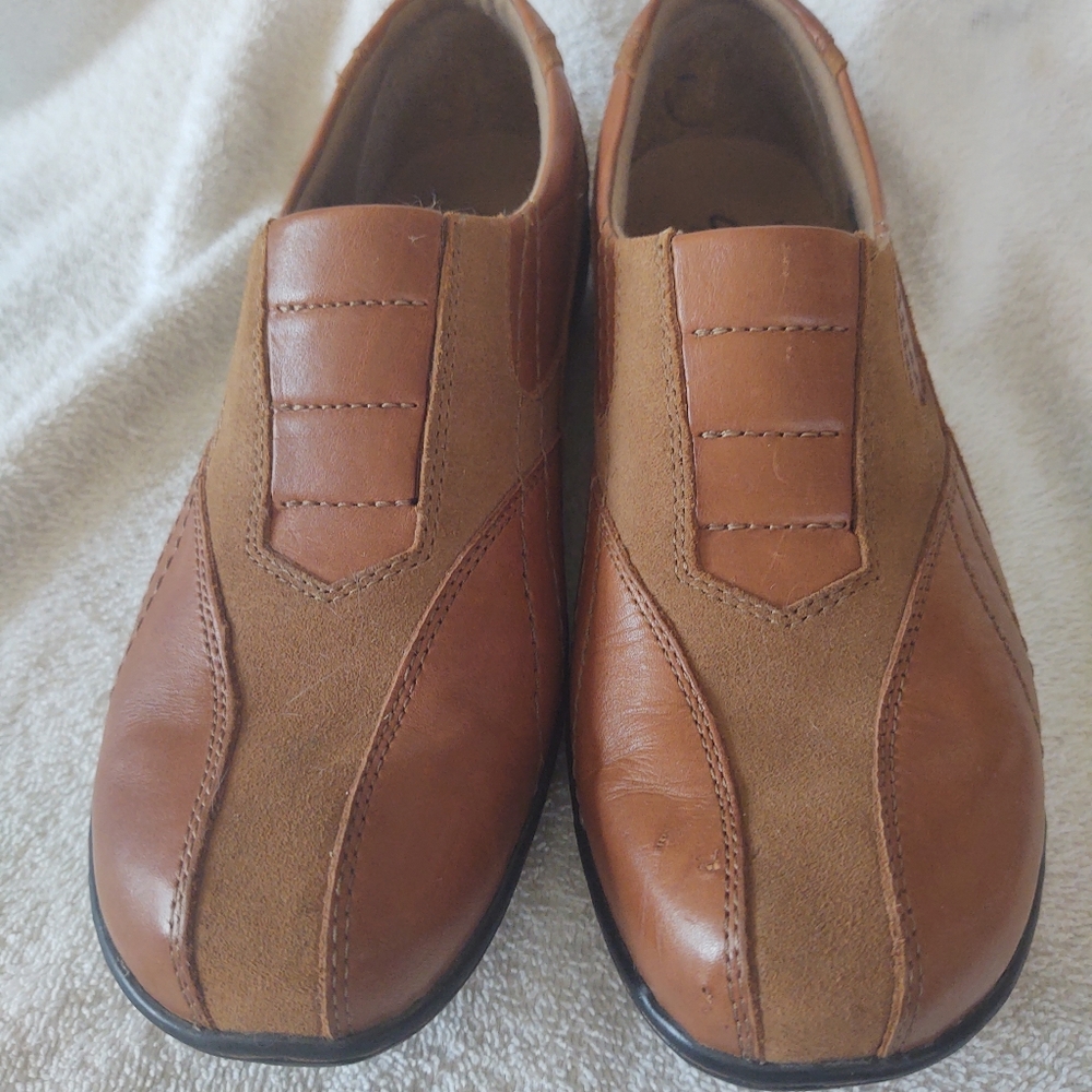 Clarks bendables women's flat shoes size 9